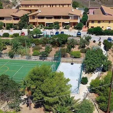 Alluring Holiday In Near Beach Vakantiehuis *